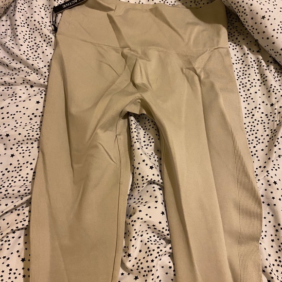 SET ACTIVE- brand new - Picture 2 of 3